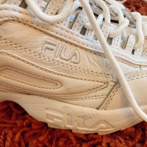 white fila disruptor sneakers